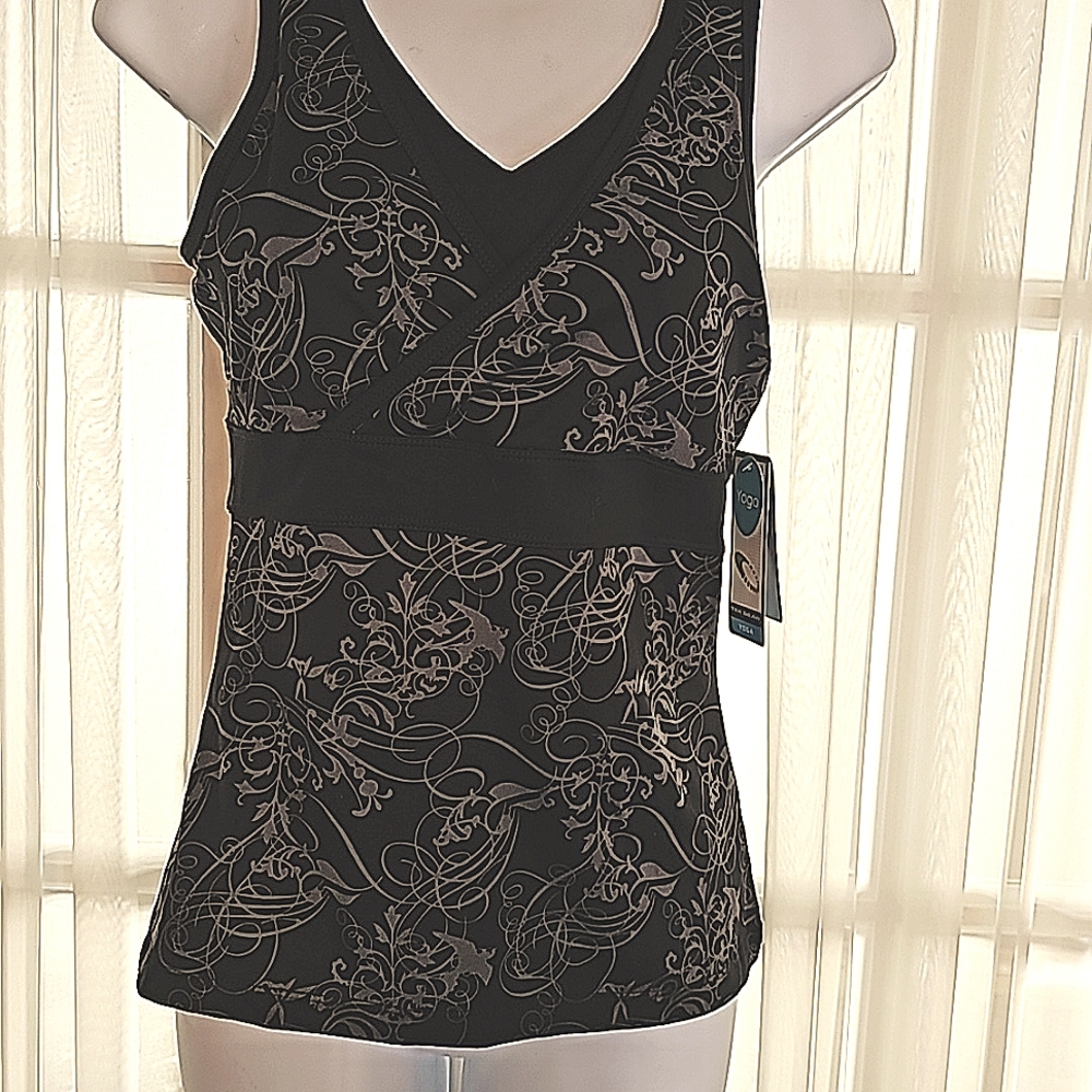 TEK GEAR wicking S. YOGA Black & Gray pattern crisscross bustline w/built-in bra